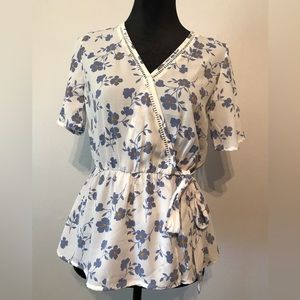 Sienna Sky Women’s V-neck Short Sleeve Top Size XS Stretch Waist Faux Wrap